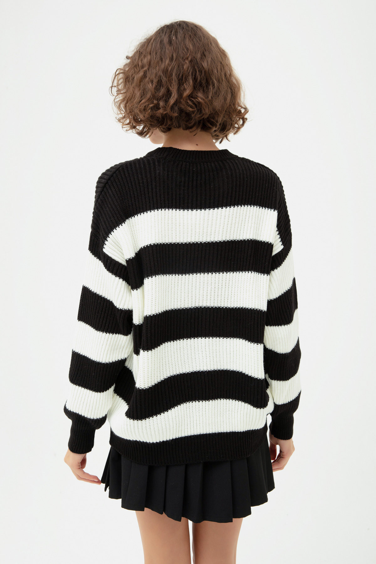 Women's Black Crew Neck Knitwear Sweater
